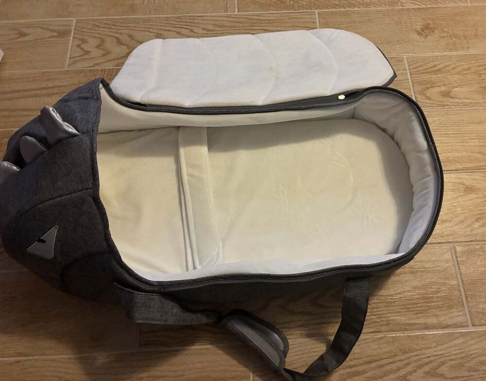 Sunveno Infant Travel Lounger/Bed in Grey Shark. - Picture 4 of 4